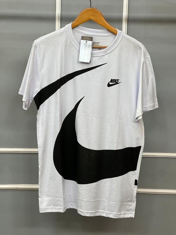 Camiseta Nike Sportswear Swoosh - premium 40.1
