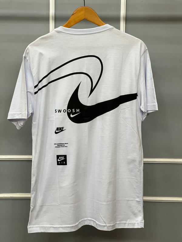Camiseta Nike Sportswear Swoosh – Premium 40.1